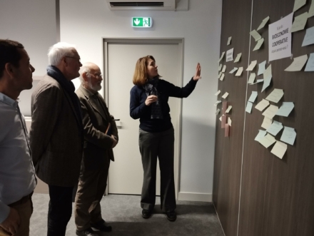 Les membres du COMOP en plein brainstorming sur le concept de bioéconomie coopérative.