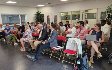 Réunion sur le chanvre à Châlons Agglo pendant la foire de Châlons. Environ 30 personnes étaient présentes