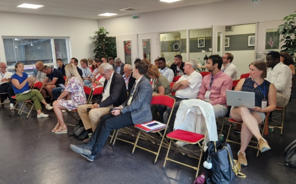 Réunion sur le chanvre à Châlons Agglo pendant la foire de Châlons. Environ 30 personnes étaient présentes