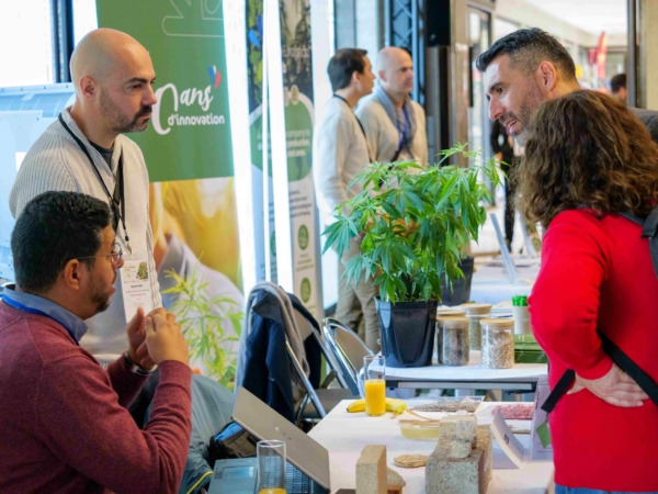 Stand d'exposition au world Hemp forum 2024